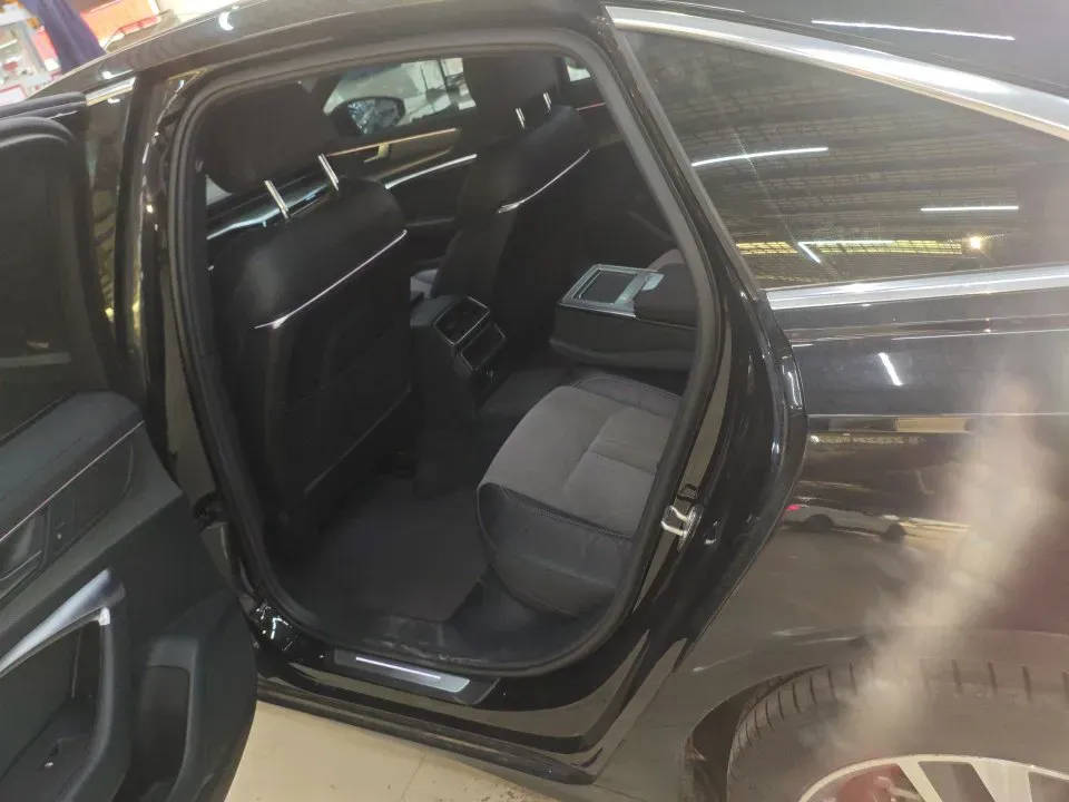 2022 Audi A6L 2.0T 190HP L4 7DCT,autocango,china used car exporter,china ev exporter,chinese used car exporter,chinese used ev exporter