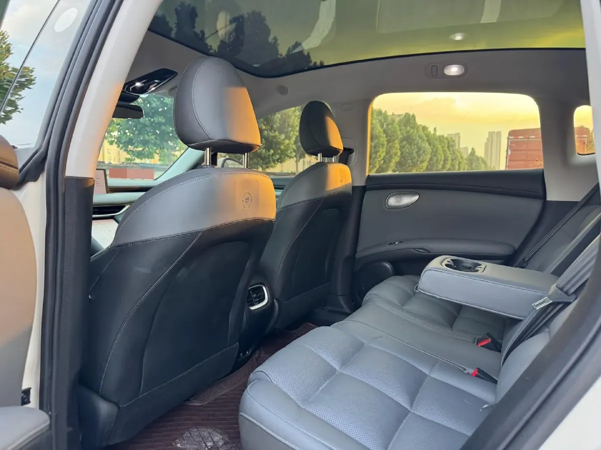 2025 IM LS6 BEV 83KWH,autocango,china used car exporter,china ev exporter,chinese used car exporter,chinese used ev exporter
