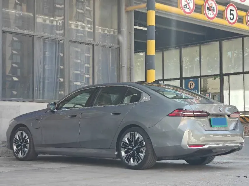 2024 BMW i5 BEV 79.05KWH,autocango,china used car exporter,china ev exporter,chinese used car exporter,chinese used ev exporter
