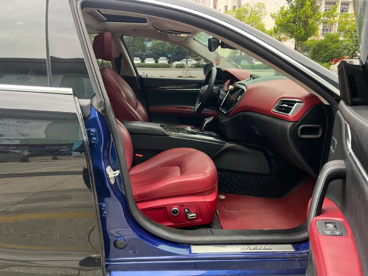 2022 Audi Q7 2.0T 245HP L4 8AT,autocango,china used car exporter,china ev exporter,chinese used car exporter,chinese used ev exporter