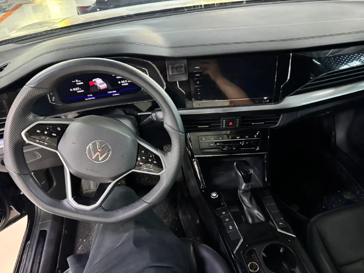 2024 Volkswagen Passat 2.0T 220HP L4 7DCT,autocango,china used car exporter,china ev exporter,chinese used car exporter,chinese used ev exporter
