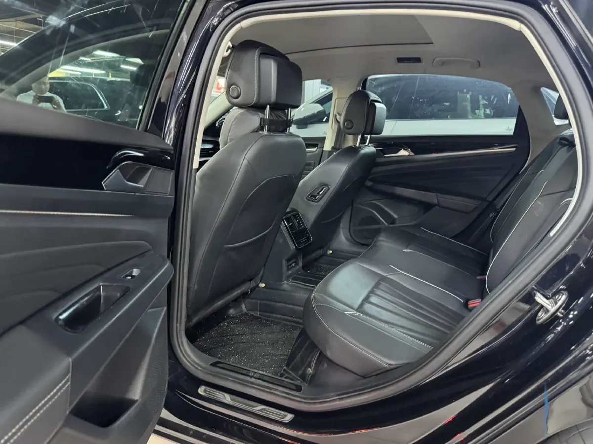 2024 Volkswagen Passat 2.0T 220HP L4 7DCT,autocango,china used car exporter,china ev exporter,chinese used car exporter,chinese used ev exporter