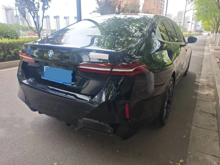 2025 BMW 5 Series 2.0T 190HP L4 8AT,autocango,china used car exporter,china ev exporter,chinese used car exporter,chinese used ev exporter
