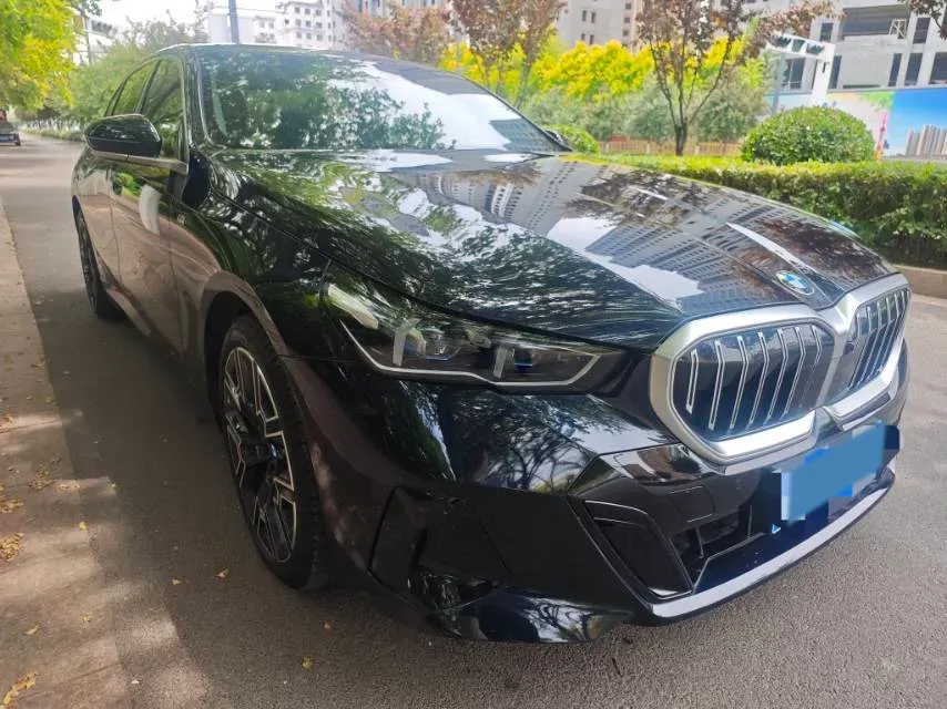 2025 BMW 5 Series 2.0T 190HP L4 8AT,autocango,china used car exporter,china ev exporter,chinese used car exporter,chinese used ev exporter