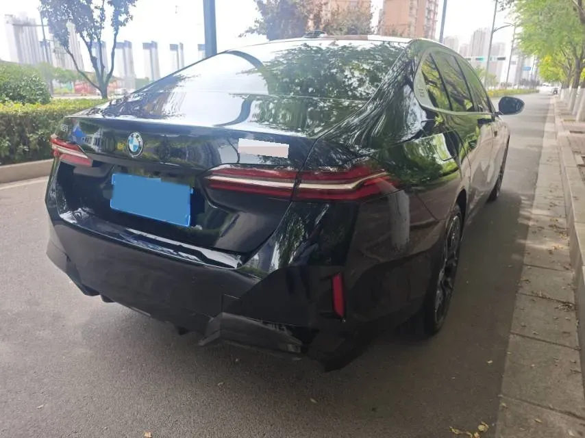 2025 BMW 5 Series 2.0T 190HP L4 8AT,autocango,china used car exporter,china ev exporter,chinese used car exporter,chinese used ev exporter