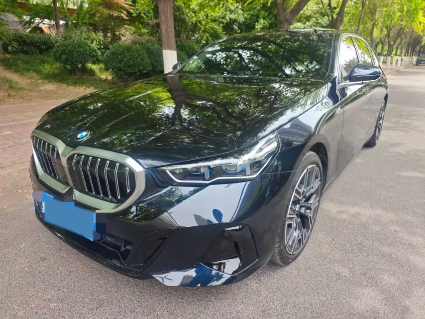 2025 BMW 5 Series 2.0T 190HP L4 8AT,autocango,china used car exporter,china ev exporter,chinese used car exporter,chinese used ev exporter