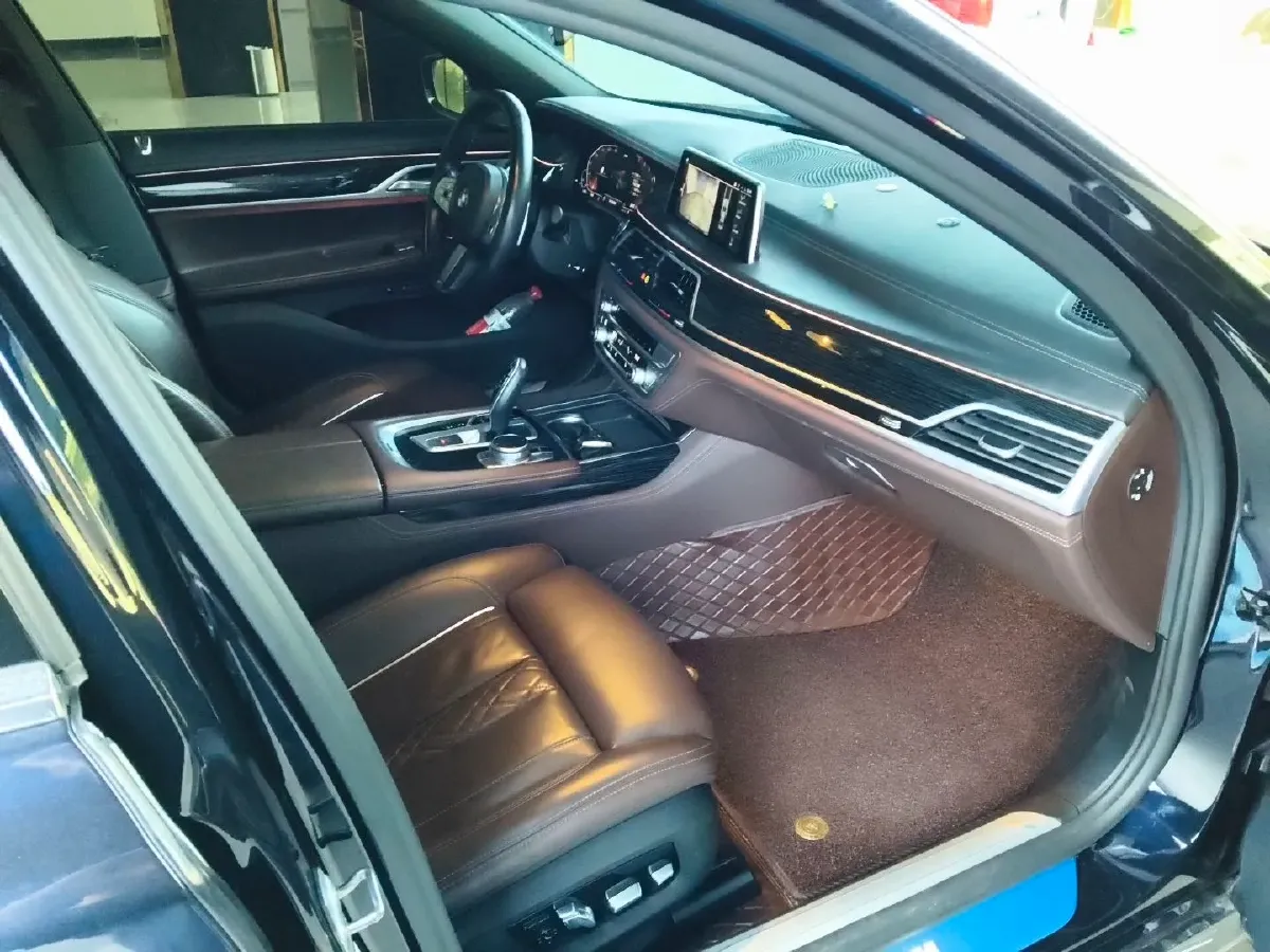 2021 BMW 7 Series 2.0T 265HP L4 8AT,autocango,china used car exporter,china ev exporter,chinese used car exporter,chinese used ev exporter