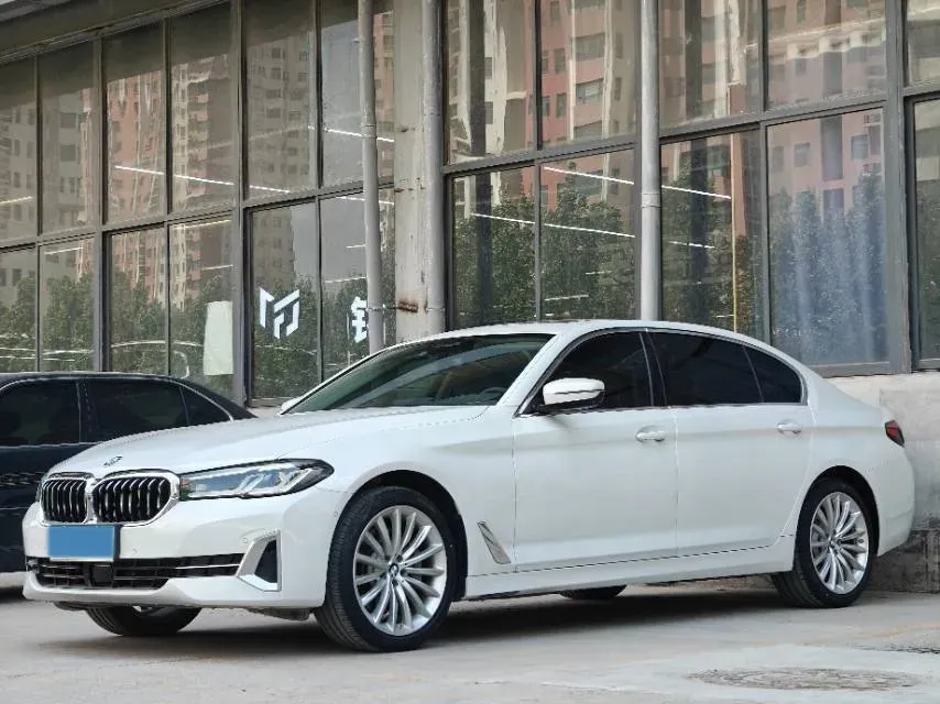 2022 BMW 5 Series 2.0T 252HP L4 8AT,autocango,china used car exporter,china ev exporter,chinese used car exporter,chinese used ev exporter