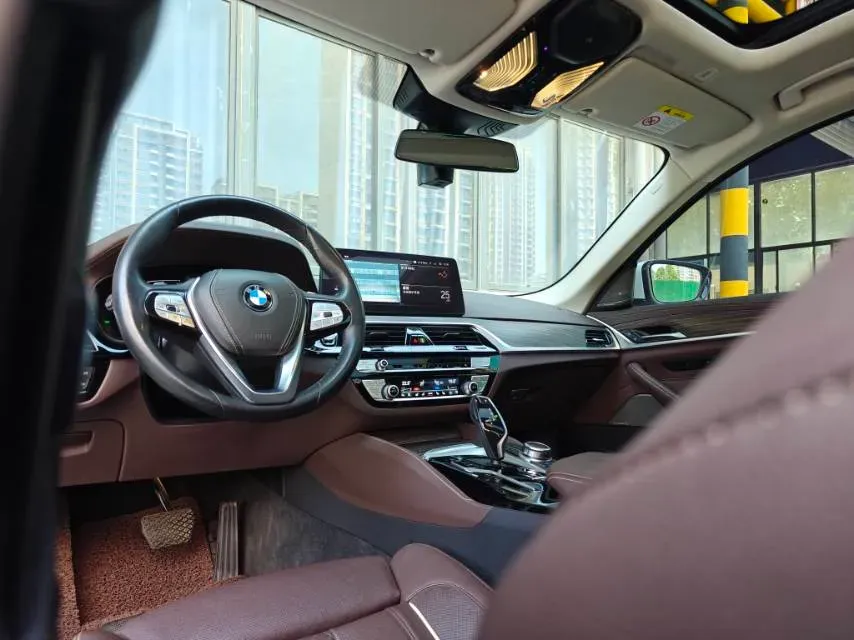 2022 BMW 5 Series 2.0T 252HP L4 8AT,autocango,china used car exporter,china ev exporter,chinese used car exporter,chinese used ev exporter