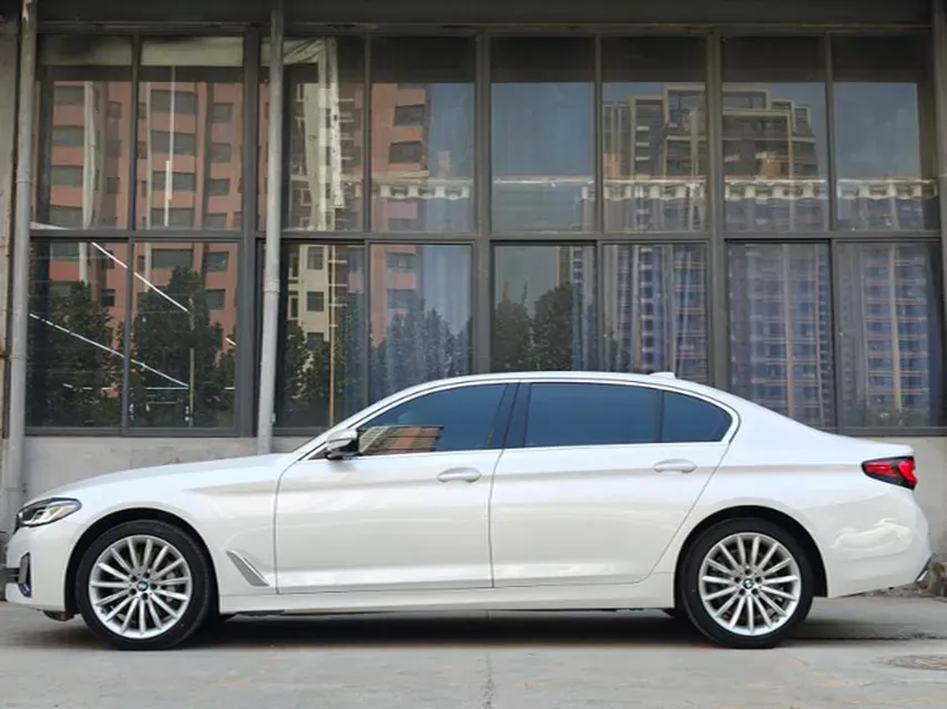 2022 BMW 5 Series 2.0T 252HP L4 8AT,autocango,china used car exporter,china ev exporter,chinese used car exporter,chinese used ev exporter