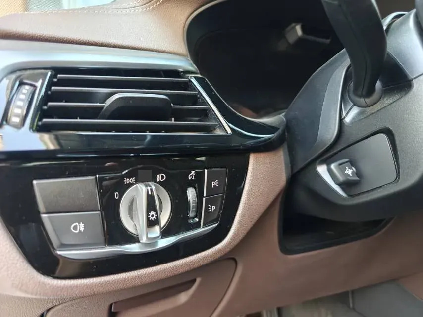2022 BMW 5 Series 2.0T 252HP L4 8AT,autocango,china used car exporter,china ev exporter,chinese used car exporter,chinese used ev exporter