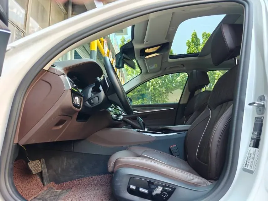 2022 BMW 5 Series 2.0T 252HP L4 8AT,autocango,china used car exporter,china ev exporter,chinese used car exporter,chinese used ev exporter
