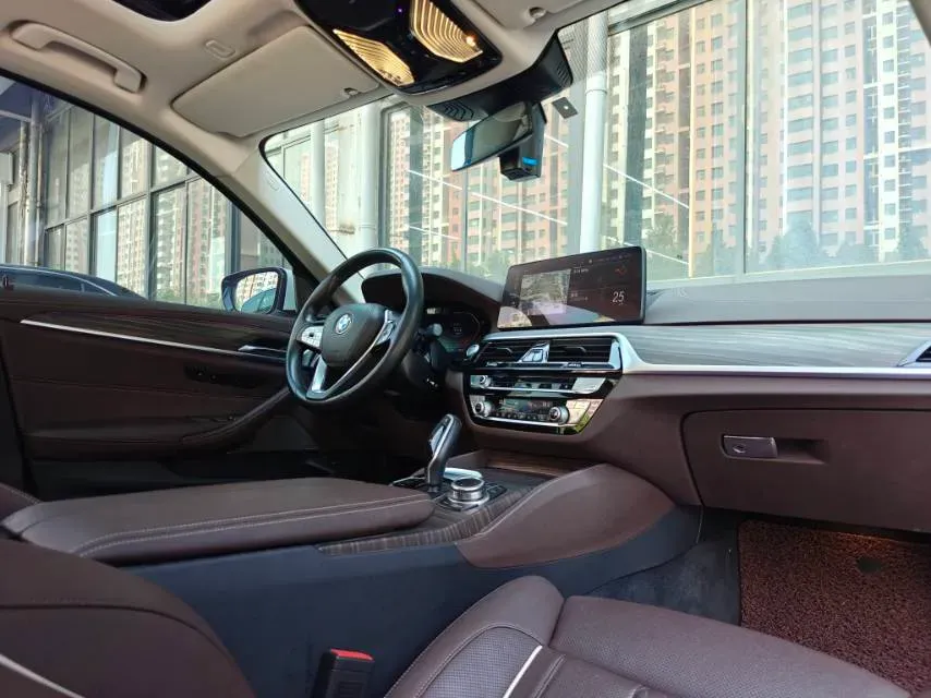 2022 BMW 5 Series 2.0T 252HP L4 8AT,autocango,china used car exporter,china ev exporter,chinese used car exporter,chinese used ev exporter