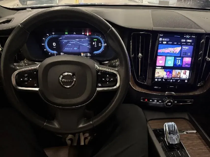 2022 Volvo XC60 PHEV 2.0T 310HP L4 8AT PHEV 18.8KWH,autocango,china used car exporter,china ev exporter,chinese used car exporter,chinese used ev exporter