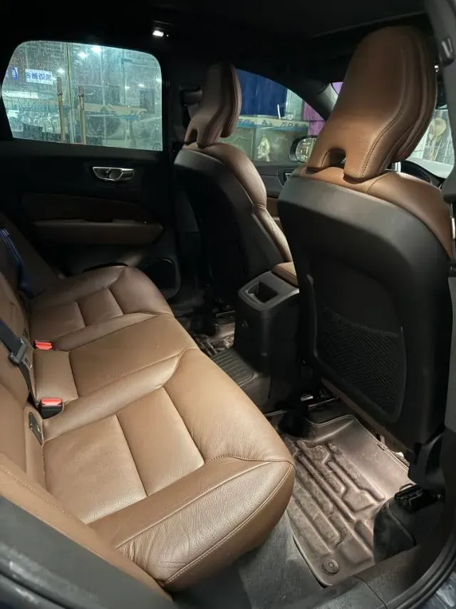 2022 Volvo XC60 PHEV 2.0T 310HP L4 8AT PHEV 18.8KWH,autocango,china used car exporter,china ev exporter,chinese used car exporter,chinese used ev exporter