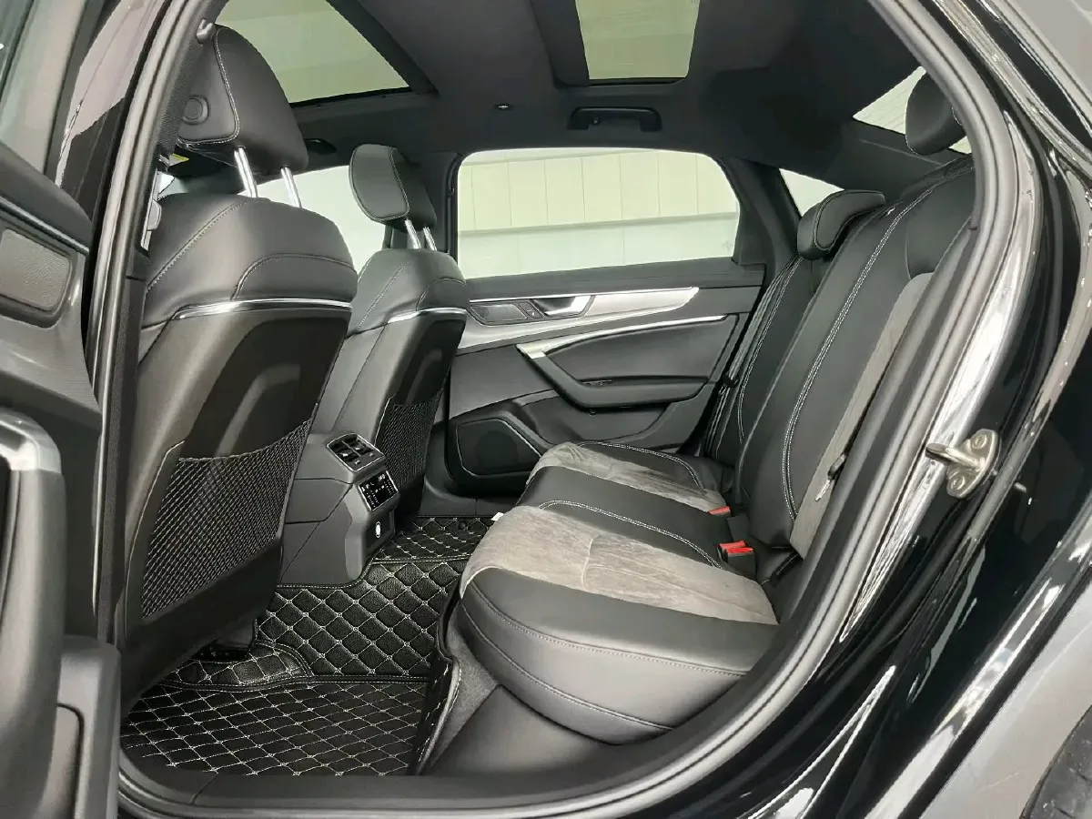 2022 Audi A6L 2.0T 224HP L4 7DCT,autocango,china used car exporter,china ev exporter,chinese used car exporter,chinese used ev exporter