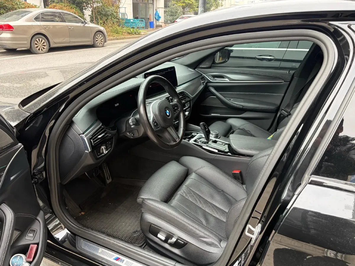 2021 BMW 5 Series 2.0T 252HP L4 8AT,autocango,china used car exporter,china ev exporter,chinese used car exporter,chinese used ev exporter