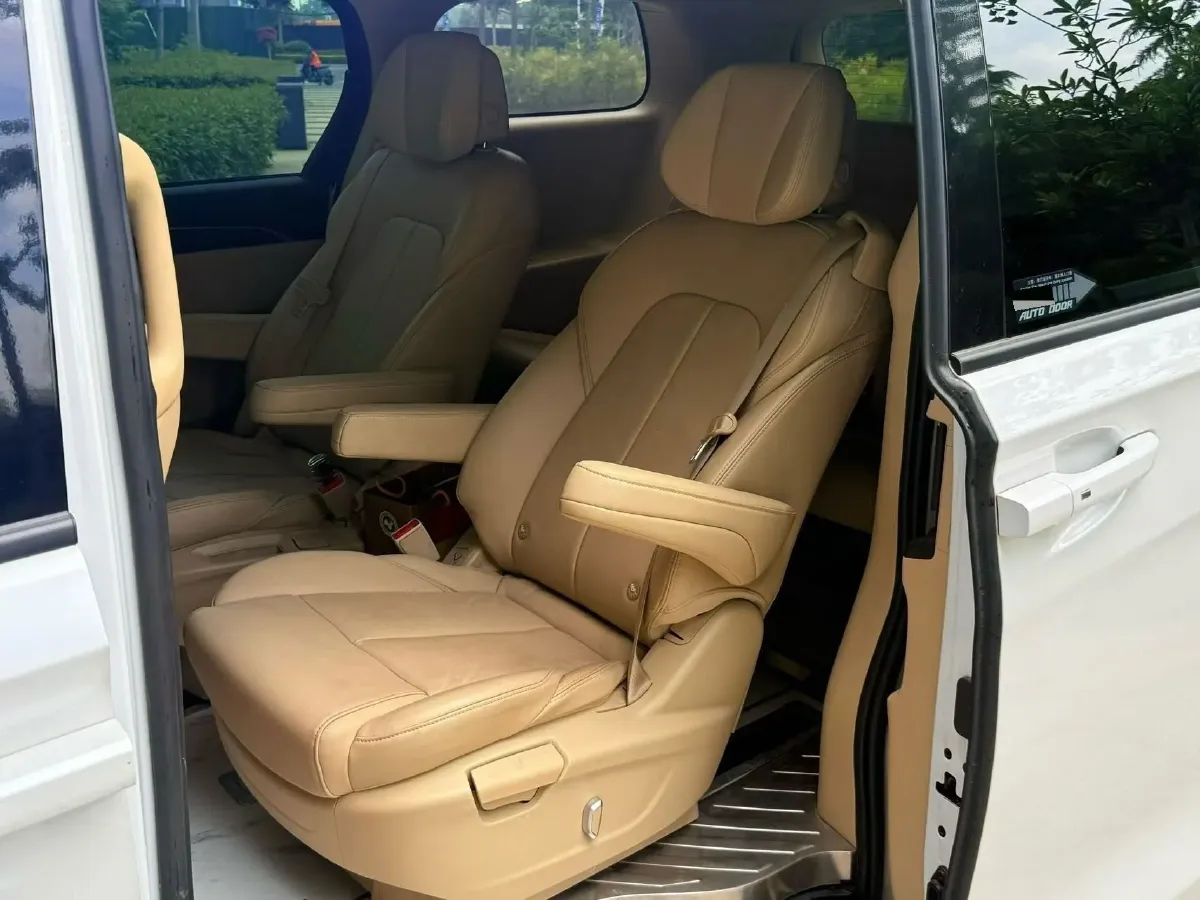 2023 Buick GL8 2.0T 237HP L4 9AT,autocango,china used car exporter,china ev exporter,chinese used car exporter,chinese used ev exporter