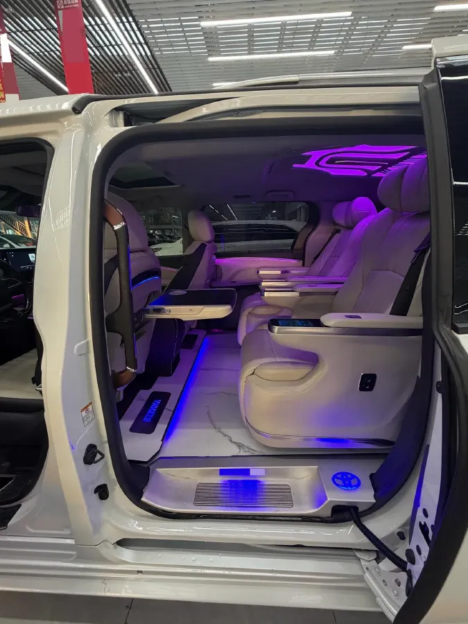 2023 Toyota Sienna 2.5L 189HP L4 E-CVT Hybrid,autocango,china used car exporter,china ev exporter,chinese used car exporter,chinese used ev exporter