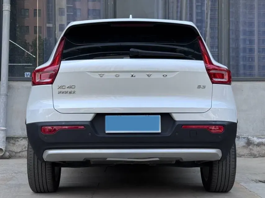2023 Volvo XC40 2.0T 163HP L4 7DCT,autocango,china used car exporter,china ev exporter,chinese used car exporter,chinese used ev exporter