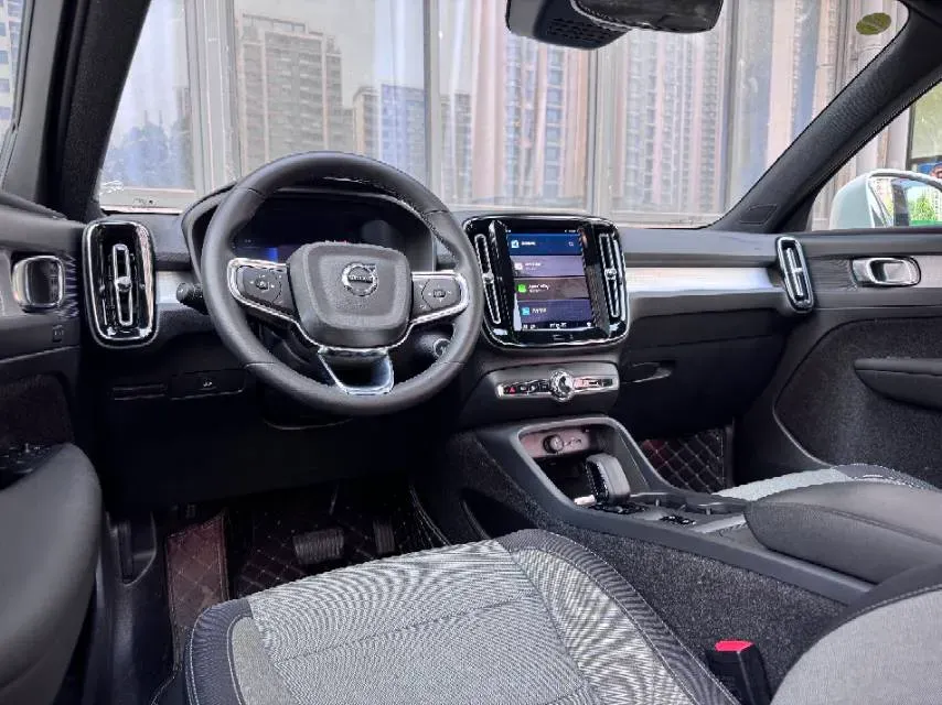 2023 Volvo XC40 2.0T 163HP L4 7DCT,autocango,china used car exporter,china ev exporter,chinese used car exporter,chinese used ev exporter