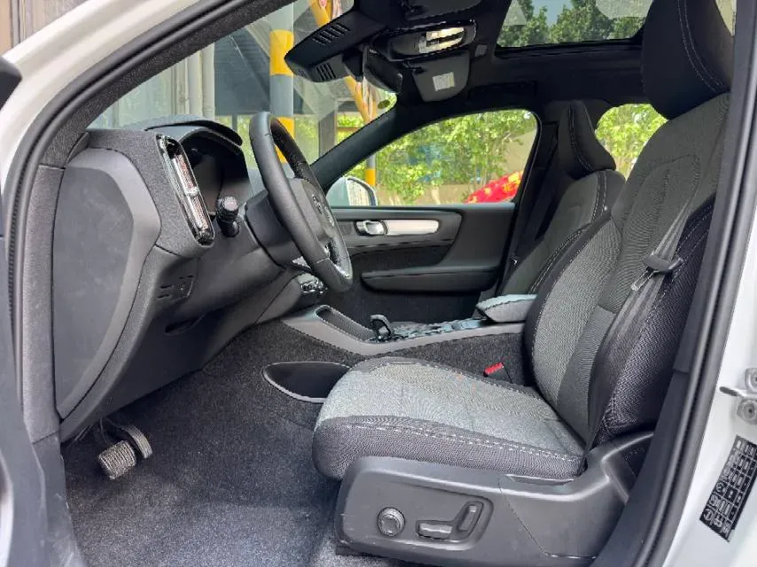 2023 Volvo XC40 2.0T 163HP L4 7DCT,autocango,china used car exporter,china ev exporter,chinese used car exporter,chinese used ev exporter
