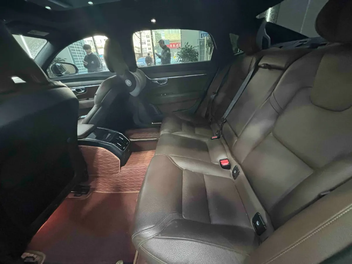 2022 Volvo S90 2.0T 250HP L4 8AT,autocango,china used car exporter,china ev exporter,chinese used car exporter,chinese used ev exporter