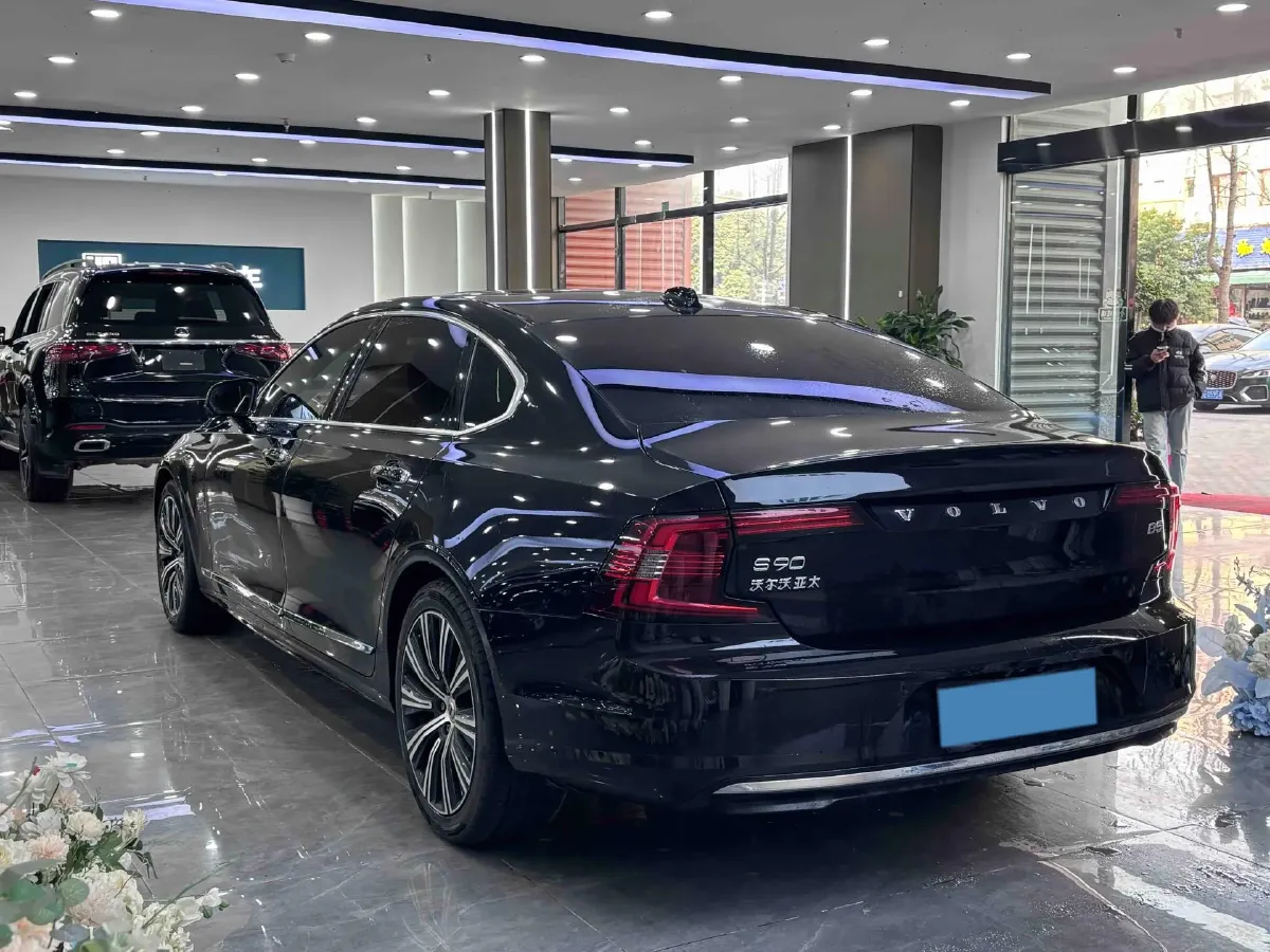 2022 Volvo S90 2.0T 250HP L4 8AT,autocango,china used car exporter,china ev exporter,chinese used car exporter,chinese used ev exporter