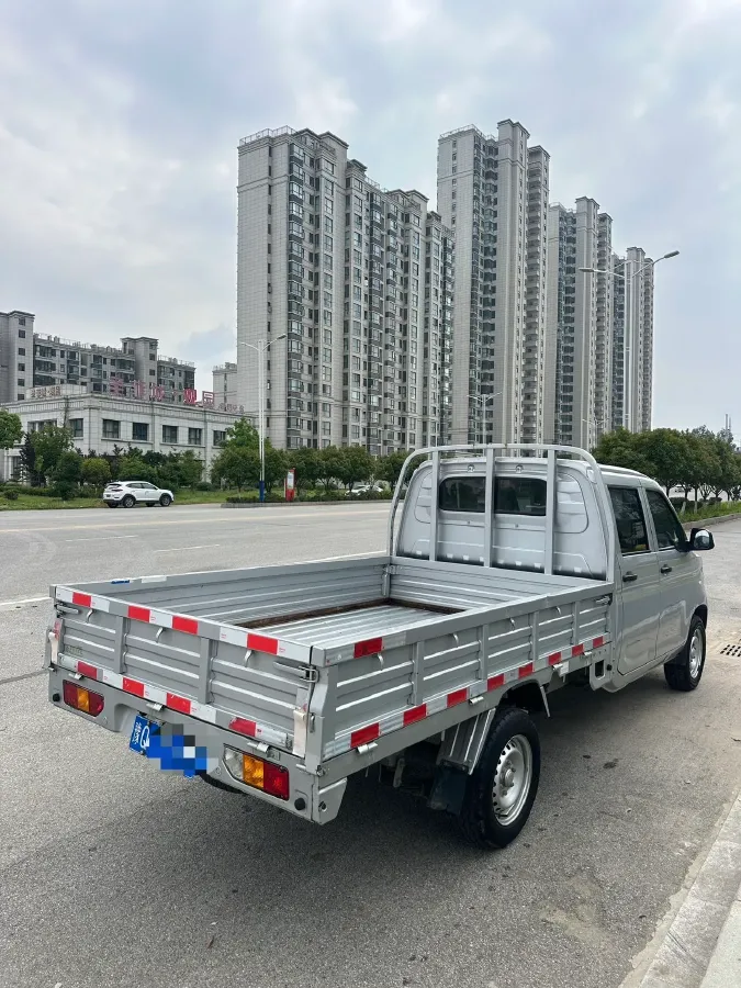 2022 WuLing RongGuang New Truck 1.5L 102HP L4 5MT,autocango,china used car exporter,china ev exporter,chinese used car exporter,chinese used ev exporter
