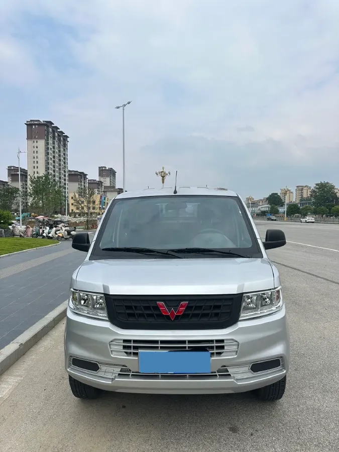 2022 WuLing RongGuang New Truck 1.5L 102HP L4 5MT,autocango,china used car exporter,china ev exporter,chinese used car exporter,chinese used ev exporter