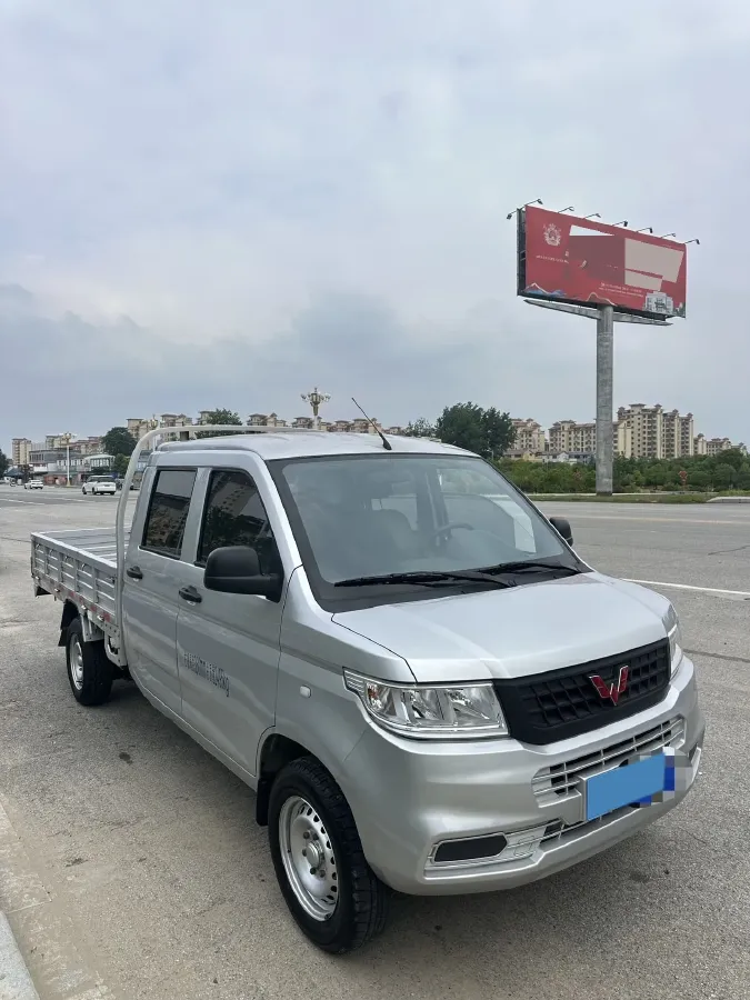 2022 WuLing RongGuang New Truck 1.5L 102HP L4 5MT,autocango,china used car exporter,china ev exporter,chinese used car exporter,chinese used ev exporter
