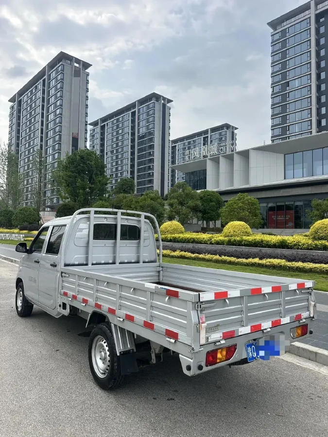 2022 WuLing RongGuang New Truck 1.5L 102HP L4 5MT,autocango,china used car exporter,china ev exporter,chinese used car exporter,chinese used ev exporter