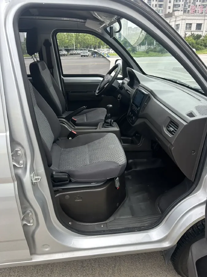 2022 WuLing RongGuang New Truck 1.5L 102HP L4 5MT,autocango,china used car exporter,china ev exporter,chinese used car exporter,chinese used ev exporter