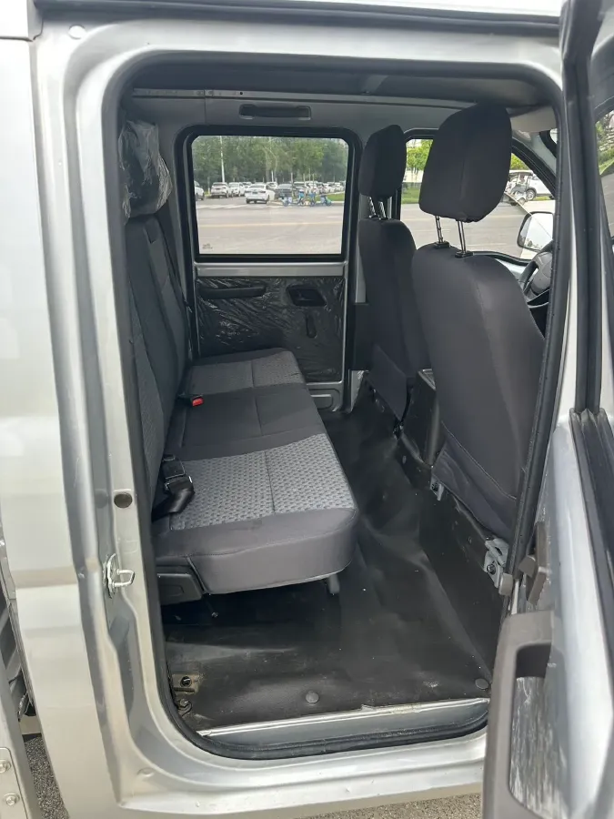2022 WuLing RongGuang New Truck 1.5L 102HP L4 5MT,autocango,china used car exporter,china ev exporter,chinese used car exporter,chinese used ev exporter