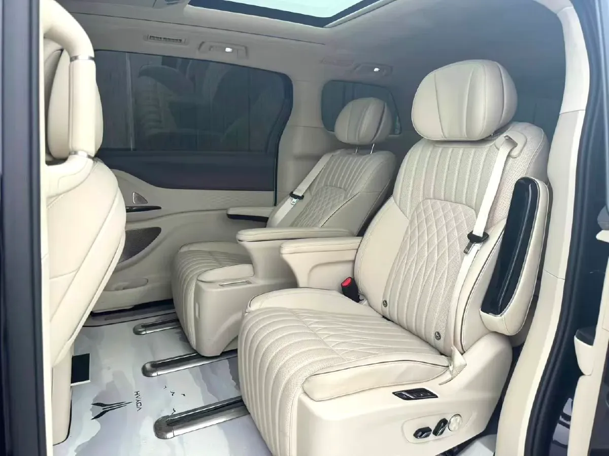 2024 Voyah Dream 1.5T 150HP L4 PHEV 43KWH,autocango,china used car exporter,china ev exporter,chinese used car exporter,chinese used ev exporter