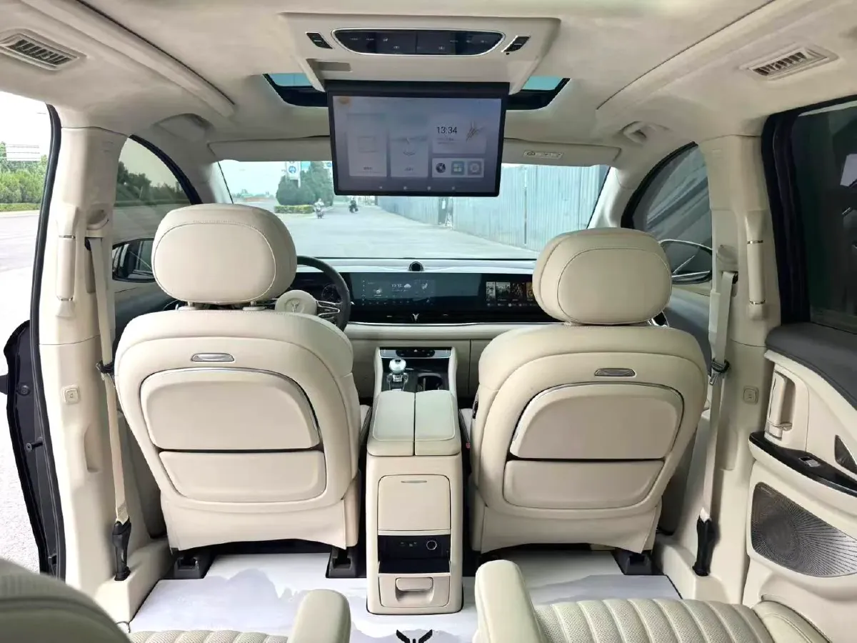 2024 Voyah Dream 1.5T 150HP L4 PHEV 43KWH,autocango,china used car exporter,china ev exporter,chinese used car exporter,chinese used ev exporter