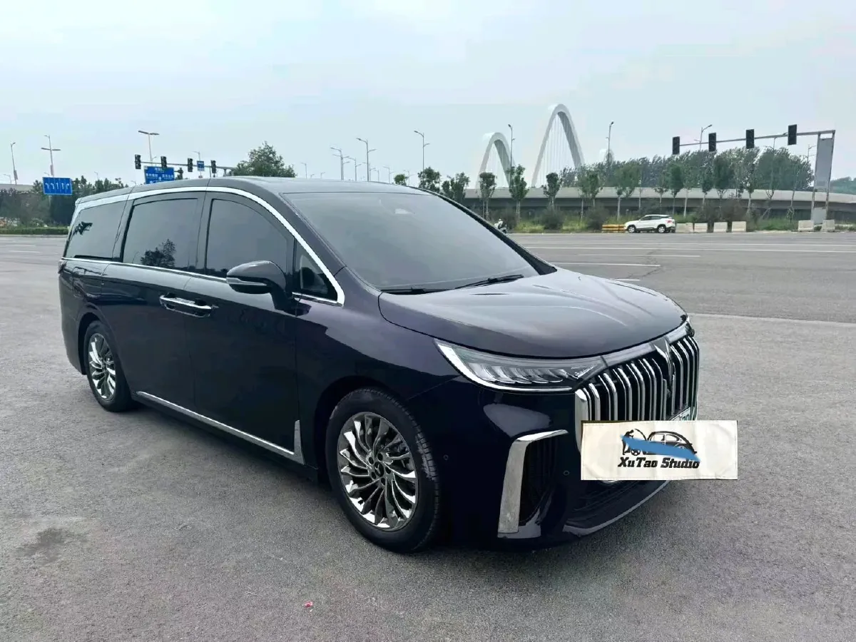 2024 Voyah Dream 1.5T 150HP L4 PHEV 43KWH,autocango,china used car exporter,china ev exporter,chinese used car exporter,chinese used ev exporter