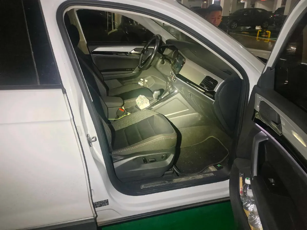 2019 Jeep Cherokee 2.0T 234HP L4 9AT,autocango,china used car exporter,china ev exporter,chinese used car exporter,chinese used ev exporter