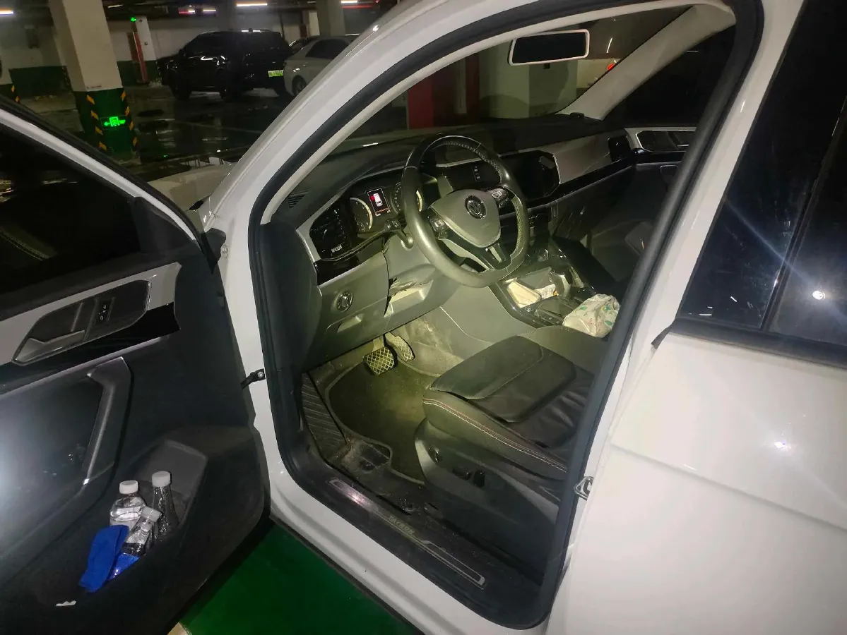 2019 Jeep Cherokee 2.0T 234HP L4 9AT,autocango,china used car exporter,china ev exporter,chinese used car exporter,chinese used ev exporter