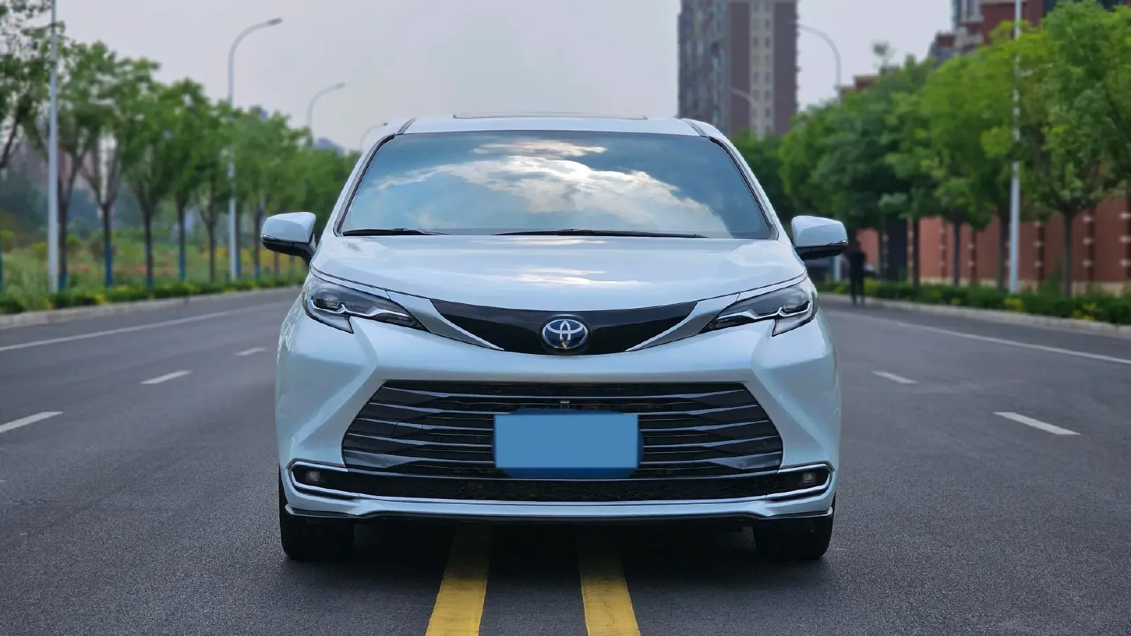 2023 Toyota Sienna 2.5L 189HP L4 E-CVT Hybrid,autocango,china used car exporter,china ev exporter,chinese used car exporter,chinese used ev exporter