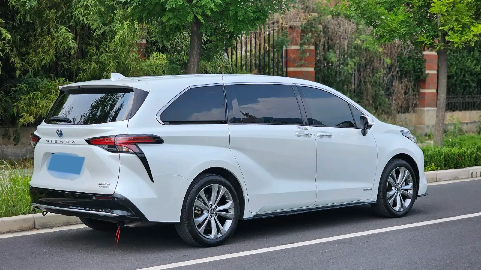 2023 Toyota Sienna 2.5L 189HP L4 E-CVT Hybrid,autocango,china used car exporter,china ev exporter,chinese used car exporter,chinese used ev exporter