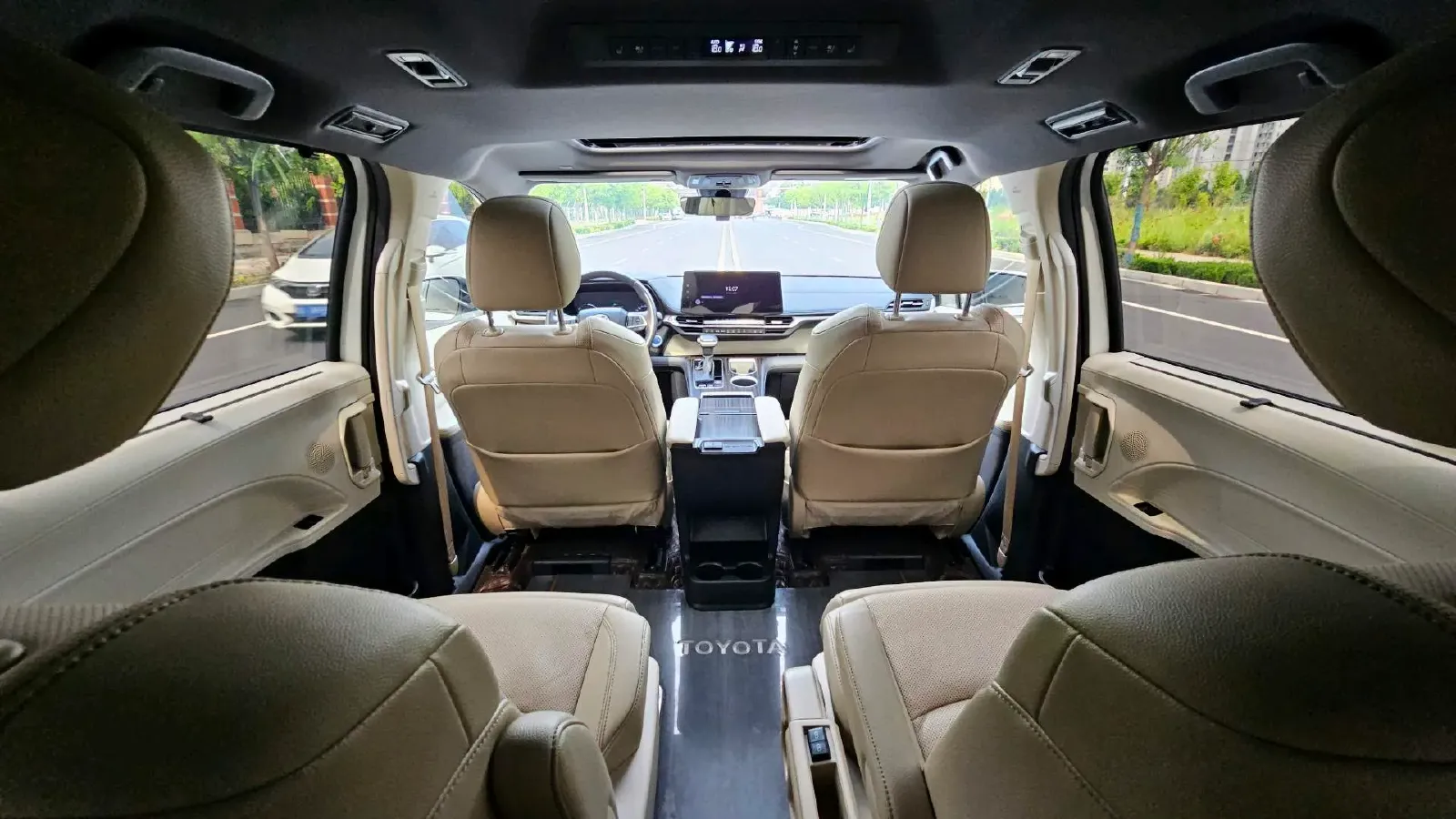 2023 Toyota Sienna 2.5L 189HP L4 E-CVT Hybrid,autocango,china used car exporter,china ev exporter,chinese used car exporter,chinese used ev exporter
