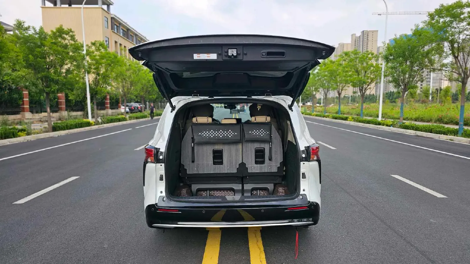 2023 Toyota Sienna 2.5L 189HP L4 E-CVT Hybrid,autocango,china used car exporter,china ev exporter,chinese used car exporter,chinese used ev exporter