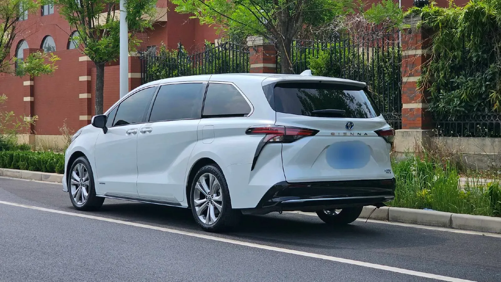 2023 Toyota Sienna 2.5L 189HP L4 E-CVT Hybrid,autocango,china used car exporter,china ev exporter,chinese used car exporter,chinese used ev exporter