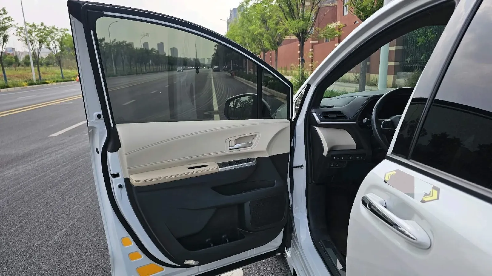 2023 Toyota Sienna 2.5L 189HP L4 E-CVT Hybrid,autocango,china used car exporter,china ev exporter,chinese used car exporter,chinese used ev exporter