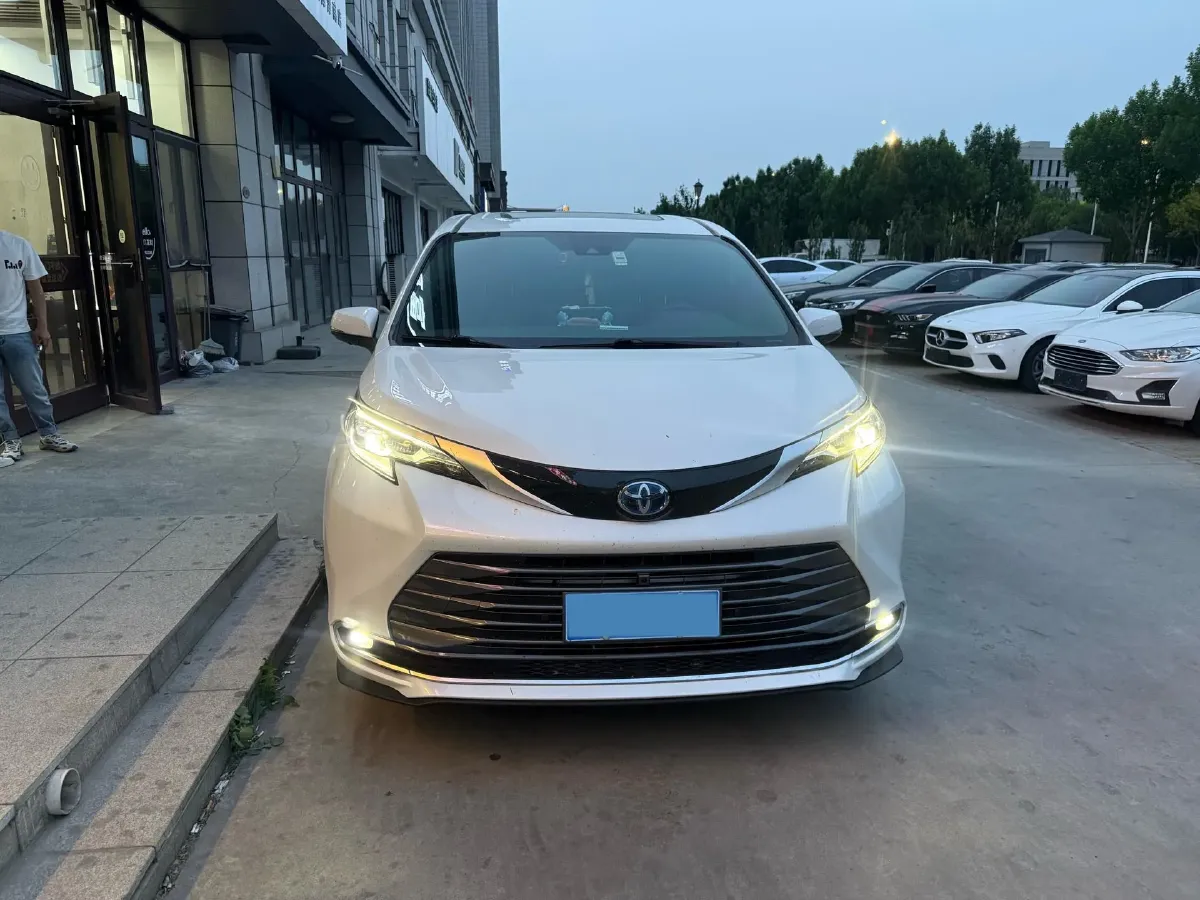 2023 Toyota Sienna 2.5L 189HP L4 E-CVT Hybrid,autocango,china used car exporter,china ev exporter,chinese used car exporter,chinese used ev exporter