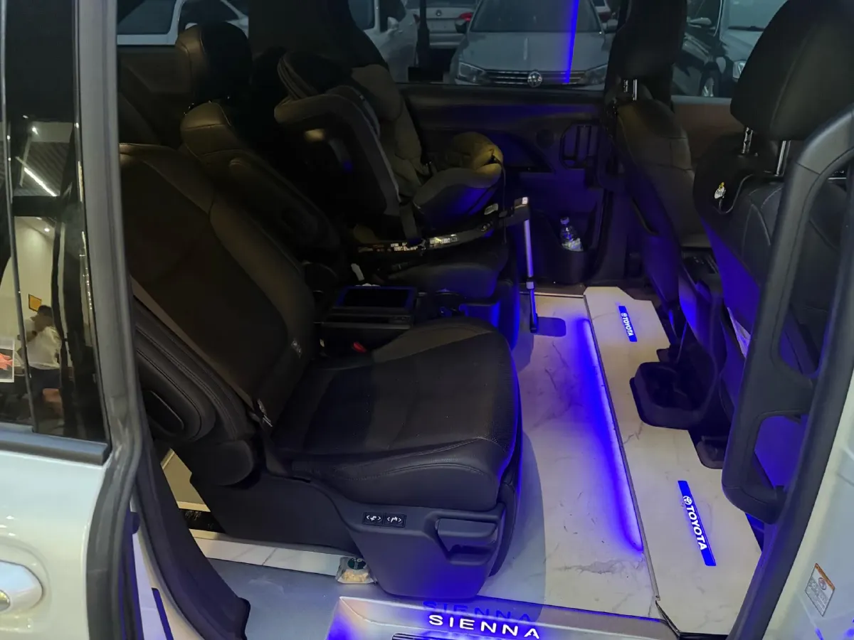 2023 Toyota Sienna 2.5L 189HP L4 E-CVT Hybrid,autocango,china used car exporter,china ev exporter,chinese used car exporter,chinese used ev exporter