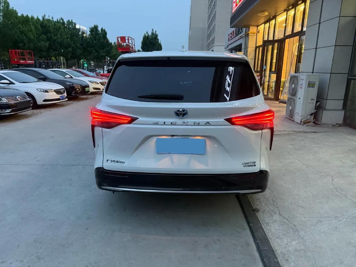 2023 Toyota Sienna 2.5L 189HP L4 E-CVT Hybrid,autocango,china used car exporter,china ev exporter,chinese used car exporter,chinese used ev exporter