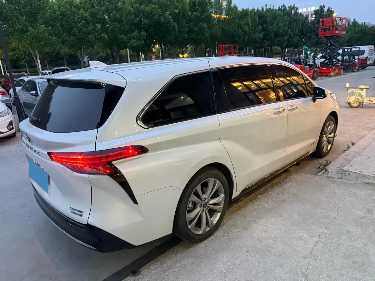 2023 Toyota Sienna 2.5L 189HP L4 E-CVT Hybrid,autocango,china used car exporter,china ev exporter,chinese used car exporter,chinese used ev exporter