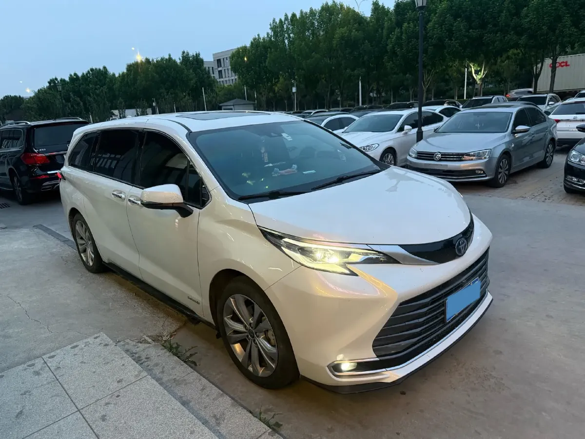 2023 Toyota Sienna 2.5L 189HP L4 E-CVT Hybrid,autocango,china used car exporter,china ev exporter,chinese used car exporter,chinese used ev exporter